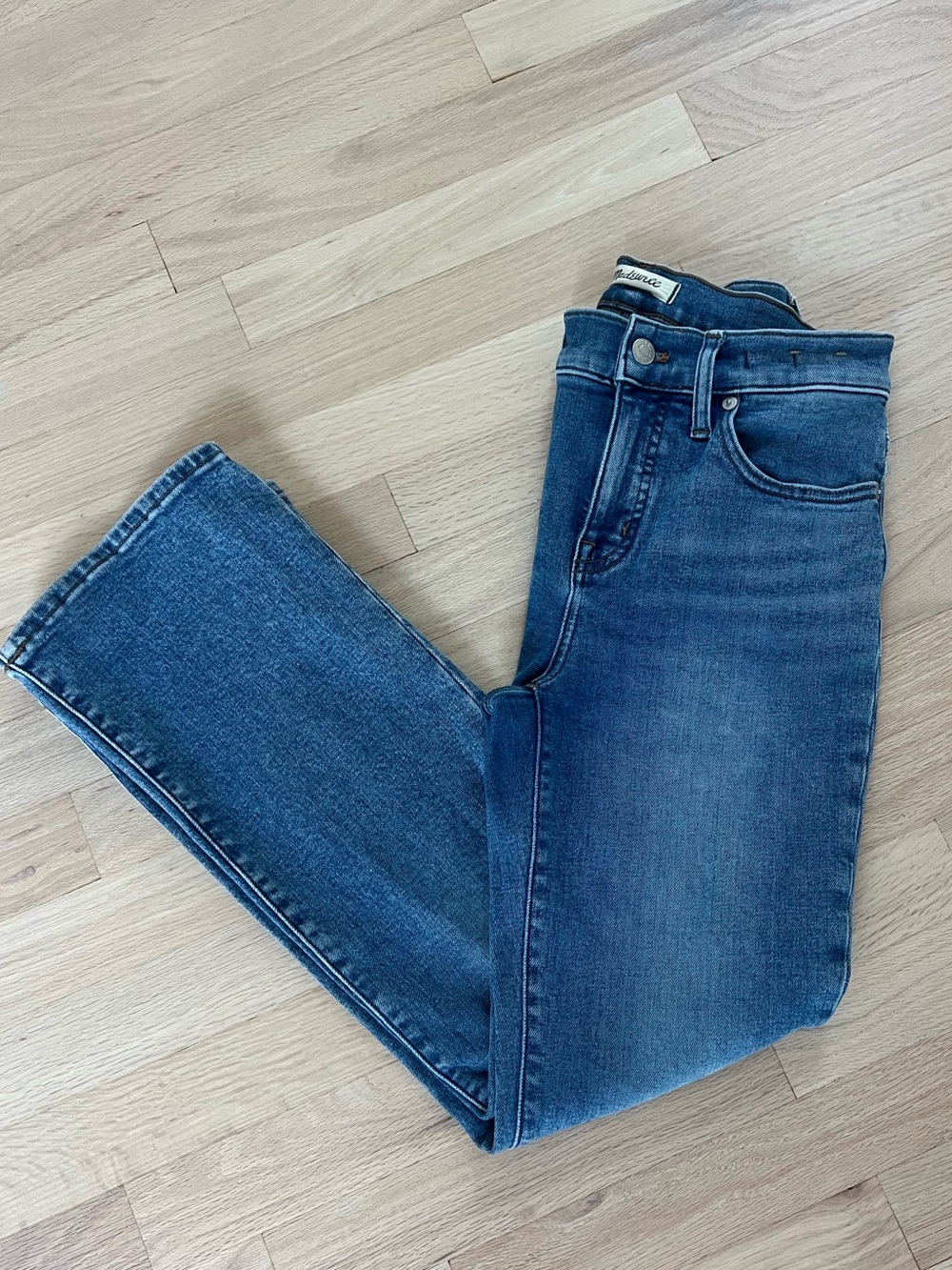 👖MADEWELL  Mid-Rise Kick Out Jeans